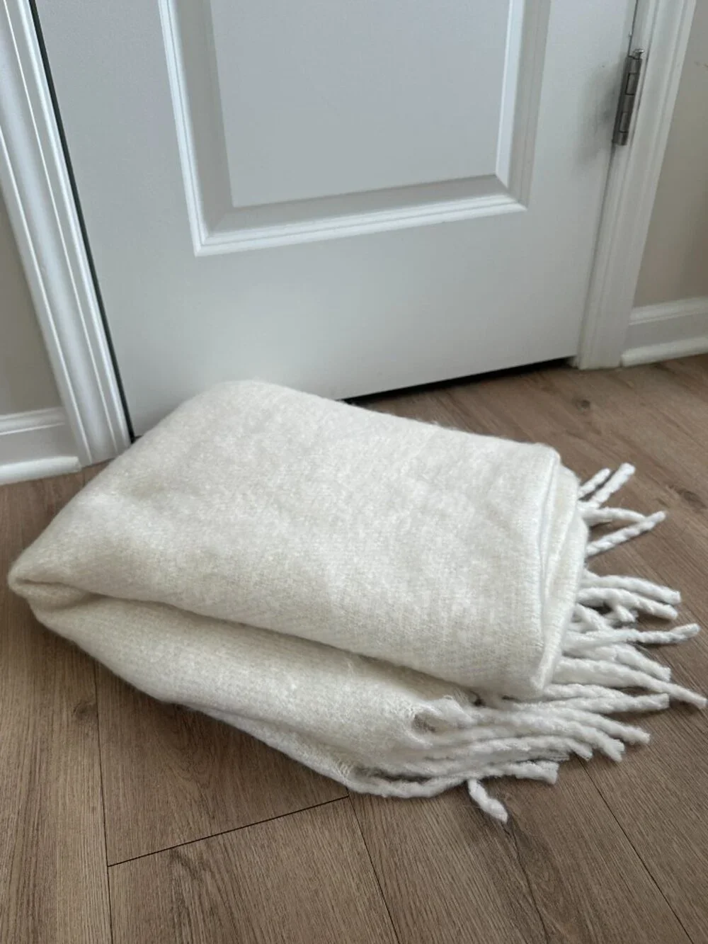POTTERY BARN Seriphina Faux Mohair Throw in Cream